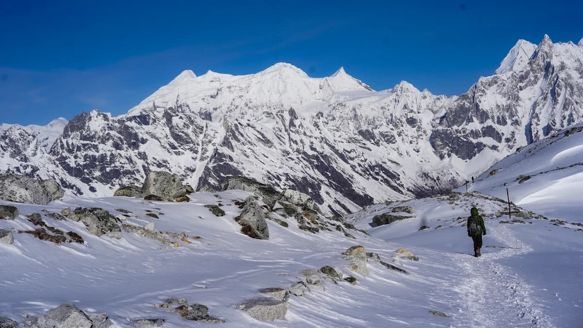 manaslu-circuit-trek-via-tsum-valley