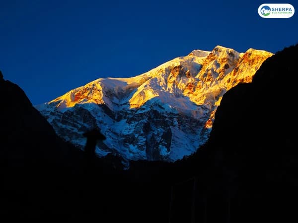 Sea Annapurna Circuit Trek Sunrise Mountains